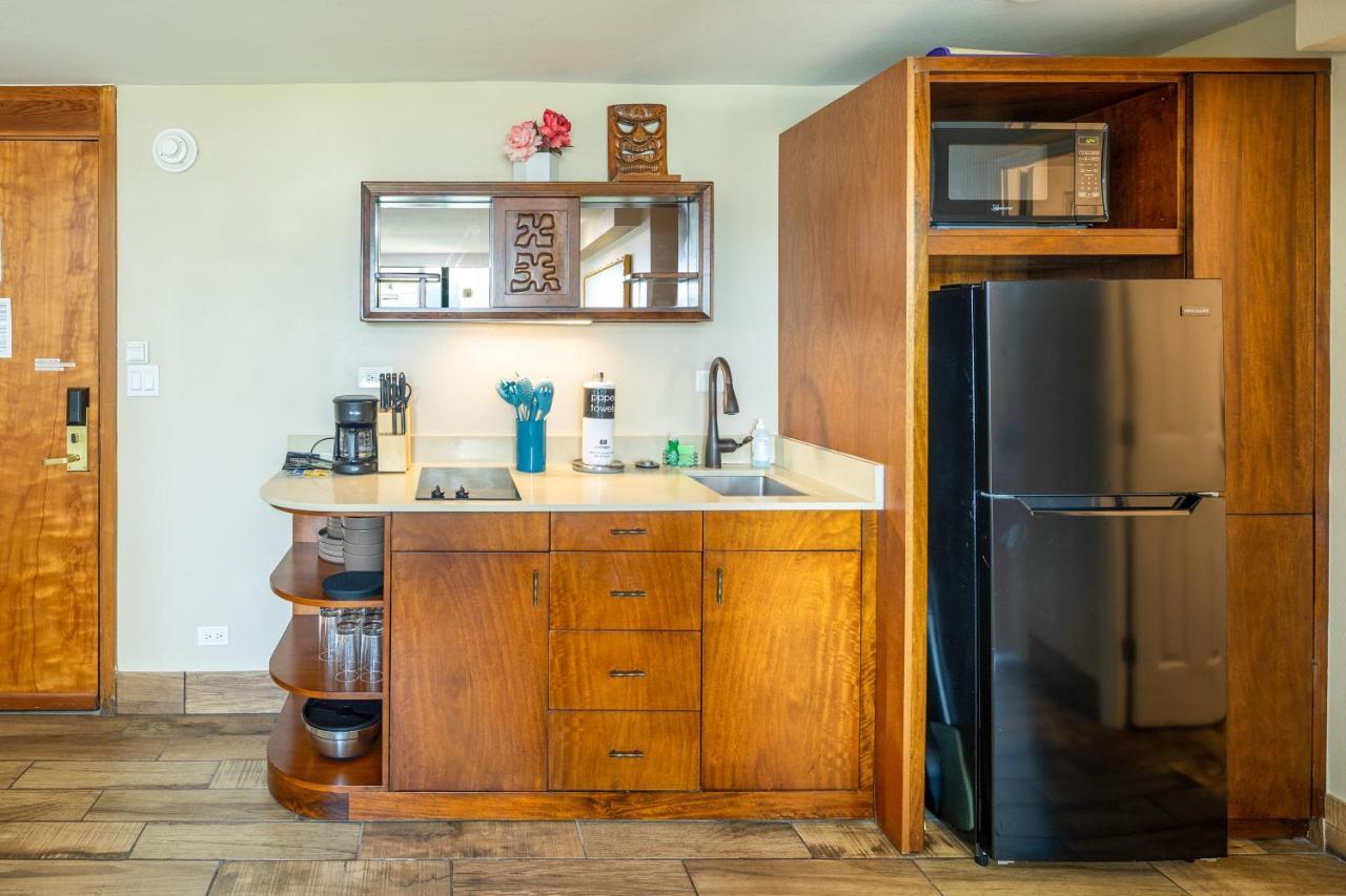 Gorgeous One Bedroom Bamboo Blocks From The Beach Гонолулу Екстер'єр фото