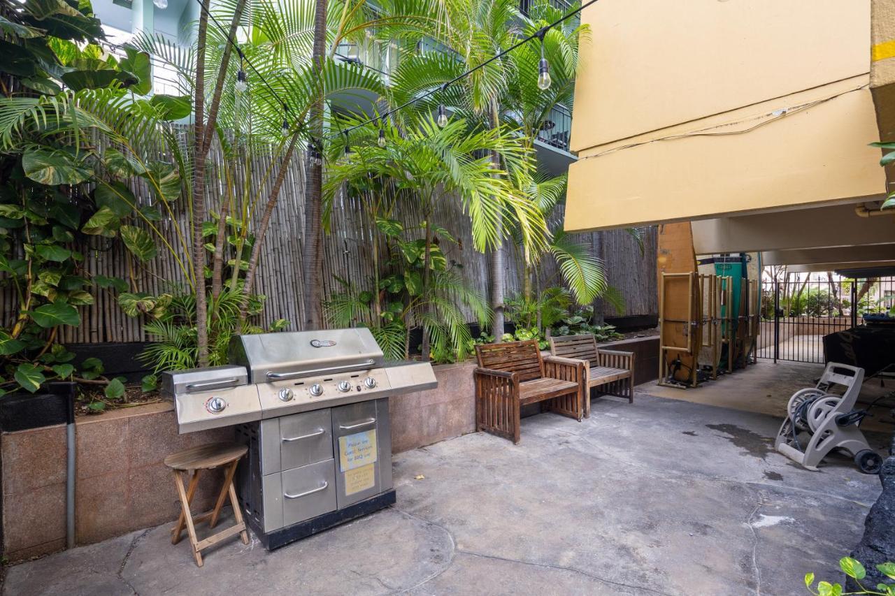 Gorgeous One Bedroom Bamboo Blocks From The Beach Гонолулу Екстер'єр фото