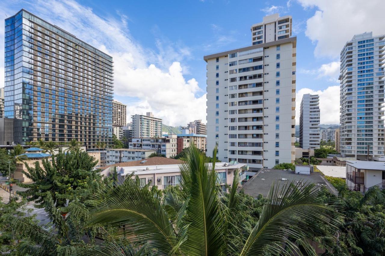Gorgeous One Bedroom Bamboo Blocks From The Beach Гонолулу Екстер'єр фото