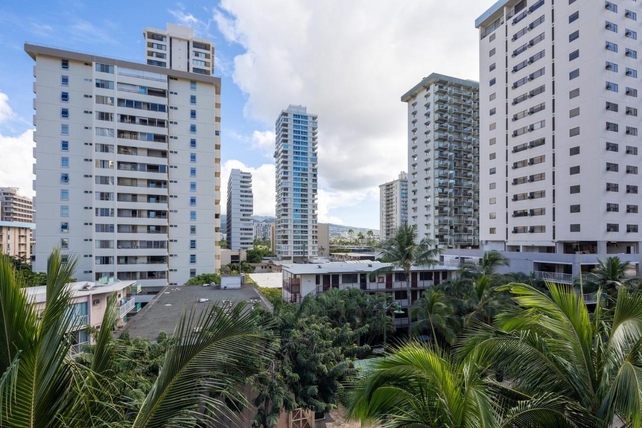 Gorgeous One Bedroom Bamboo Blocks From The Beach Гонолулу Екстер'єр фото